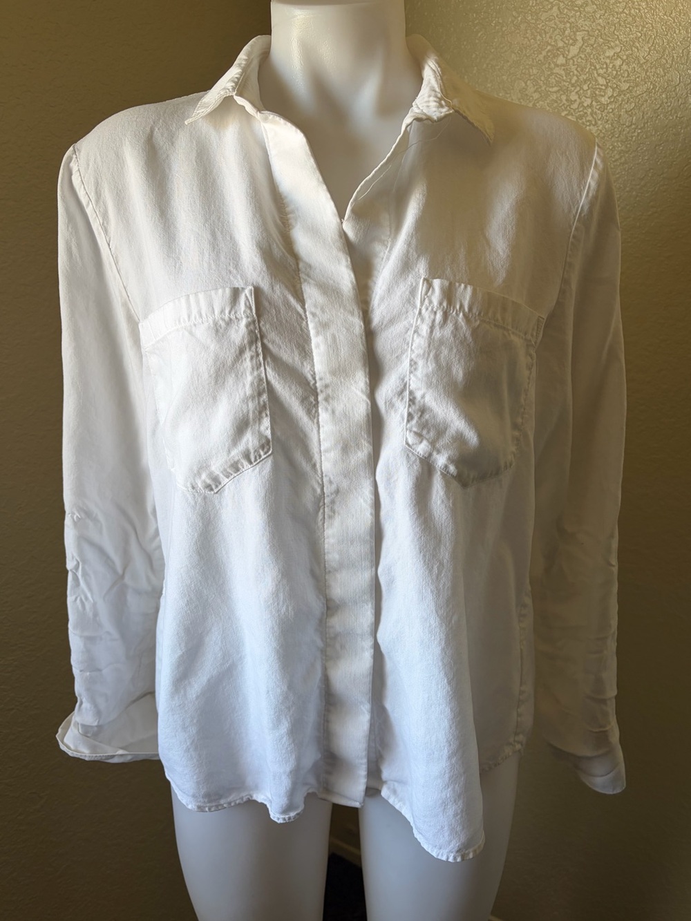 cloth & stone White Button-Up Shirt with Cream Label